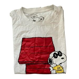KAWS x Peanuts Uniqlo Shirt Mens Large White Snoopy Joe Kaws Dog House Red Pilot